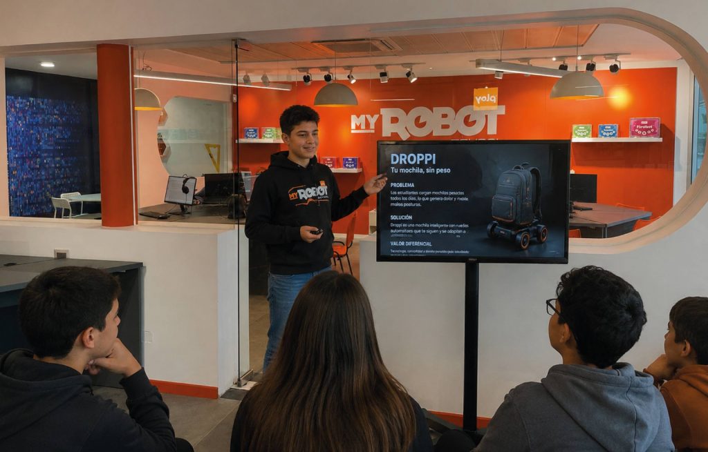 Joven presentando proyecto de bussines lab